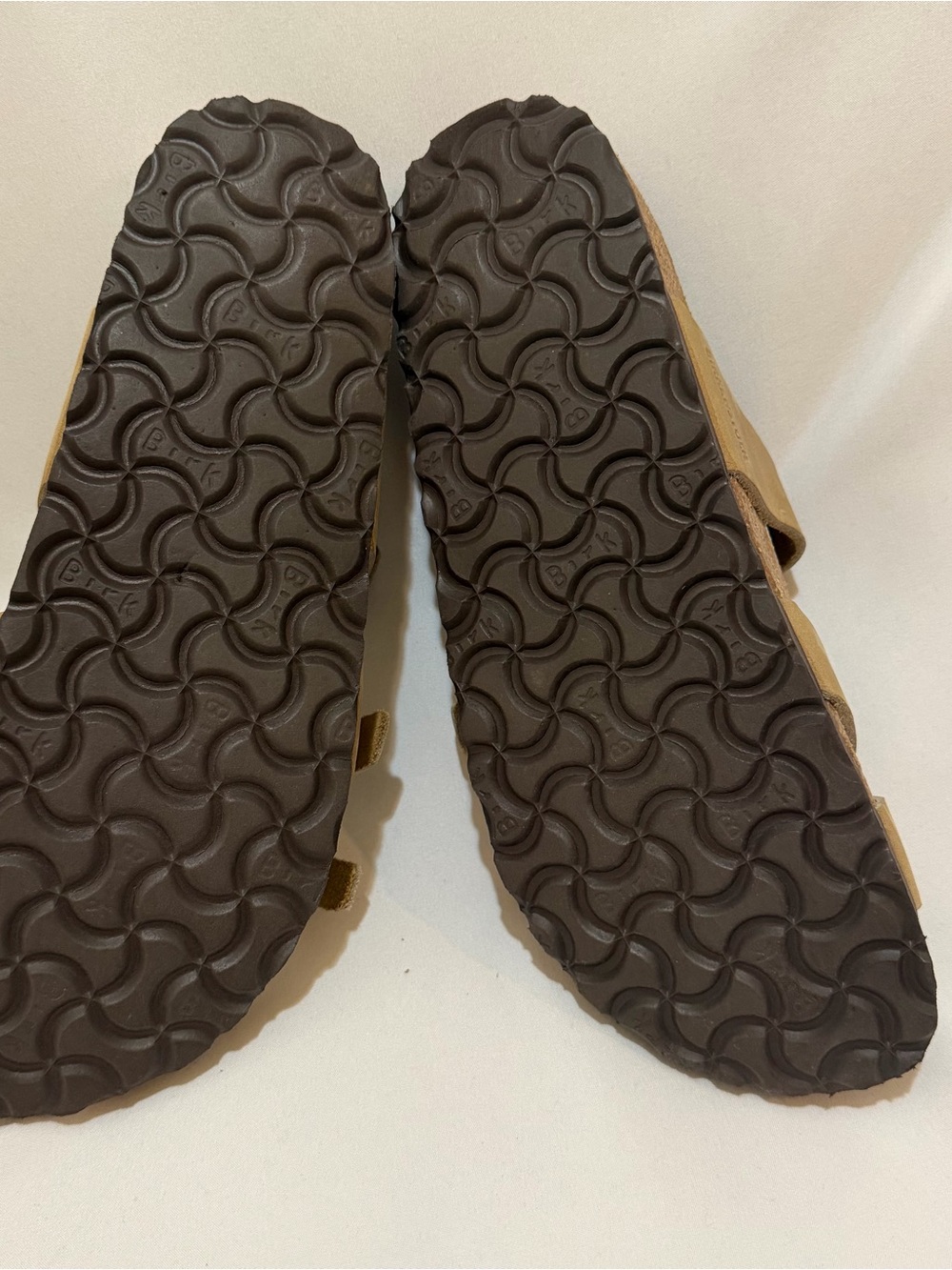 Birkenstock Women's Tan Crisscross Buckle Sandals - Picture 5 of 8